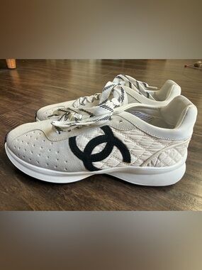 Chanel CC Logo sneakers